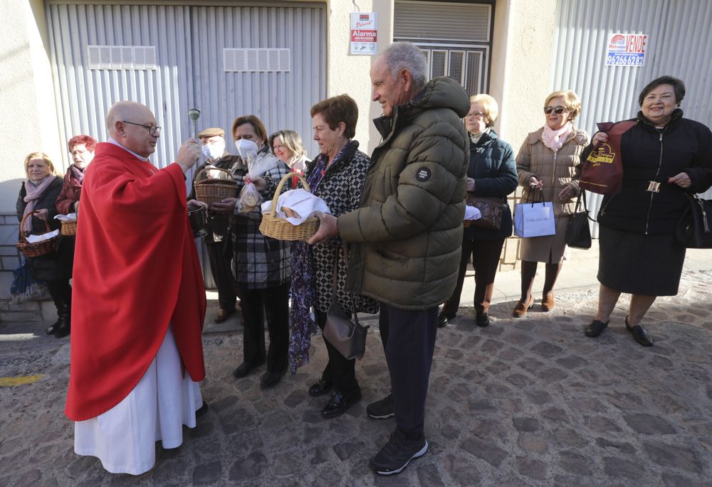 Tradicional bendición de les Coquetes de Sant Blai en Sagunt