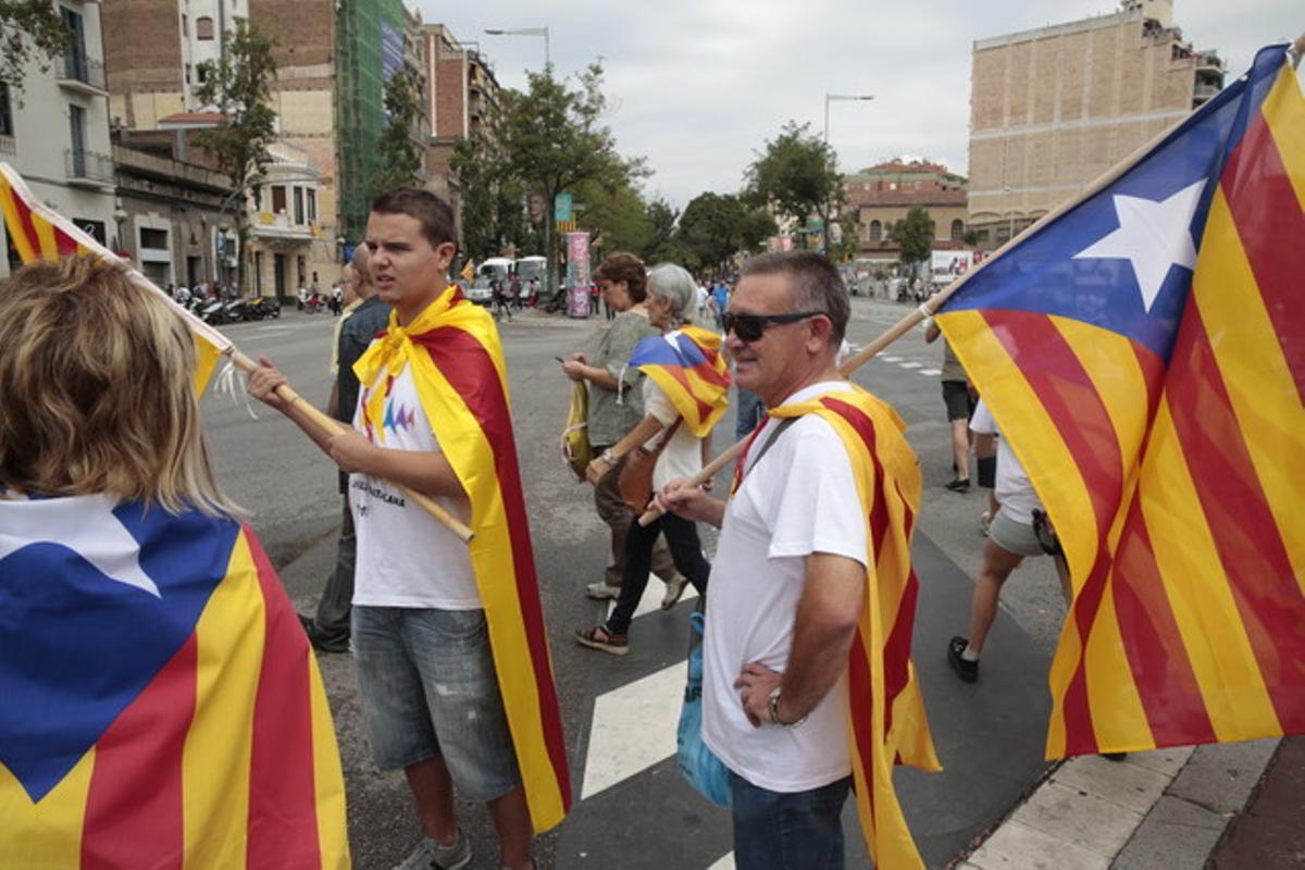 Ambient de la Diada a l’avinguda Meridiana.