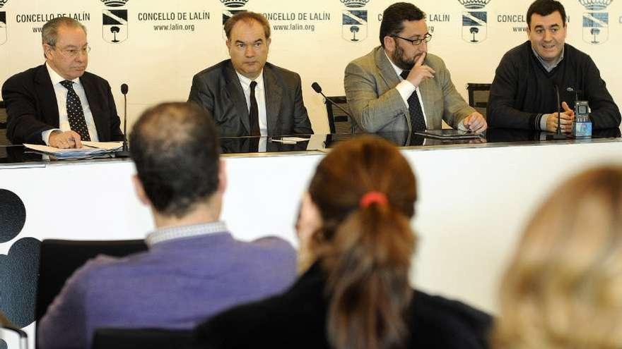 Crespo y Rodríguez (segundo y cuarto por la izquierda) en la única reunión del foro, en 2012.  // Bernabé/J.Lalín