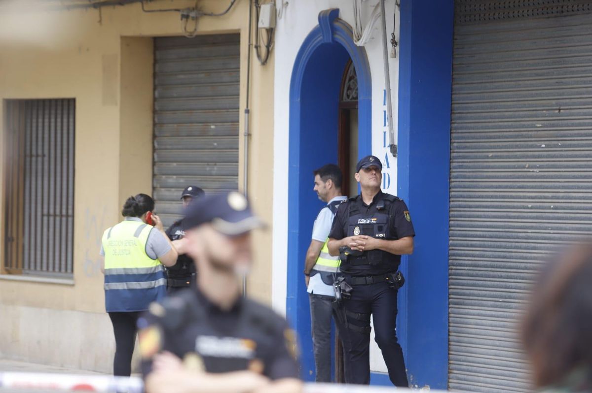 La Policía Nacional en el lugar del doble crimen de Algemesí