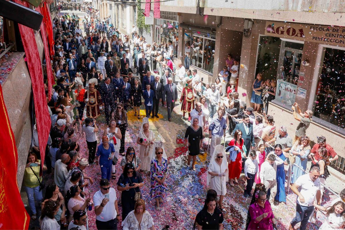 Ponteareas celebra la procesión del Corpus Christi con 35 alfombras florales