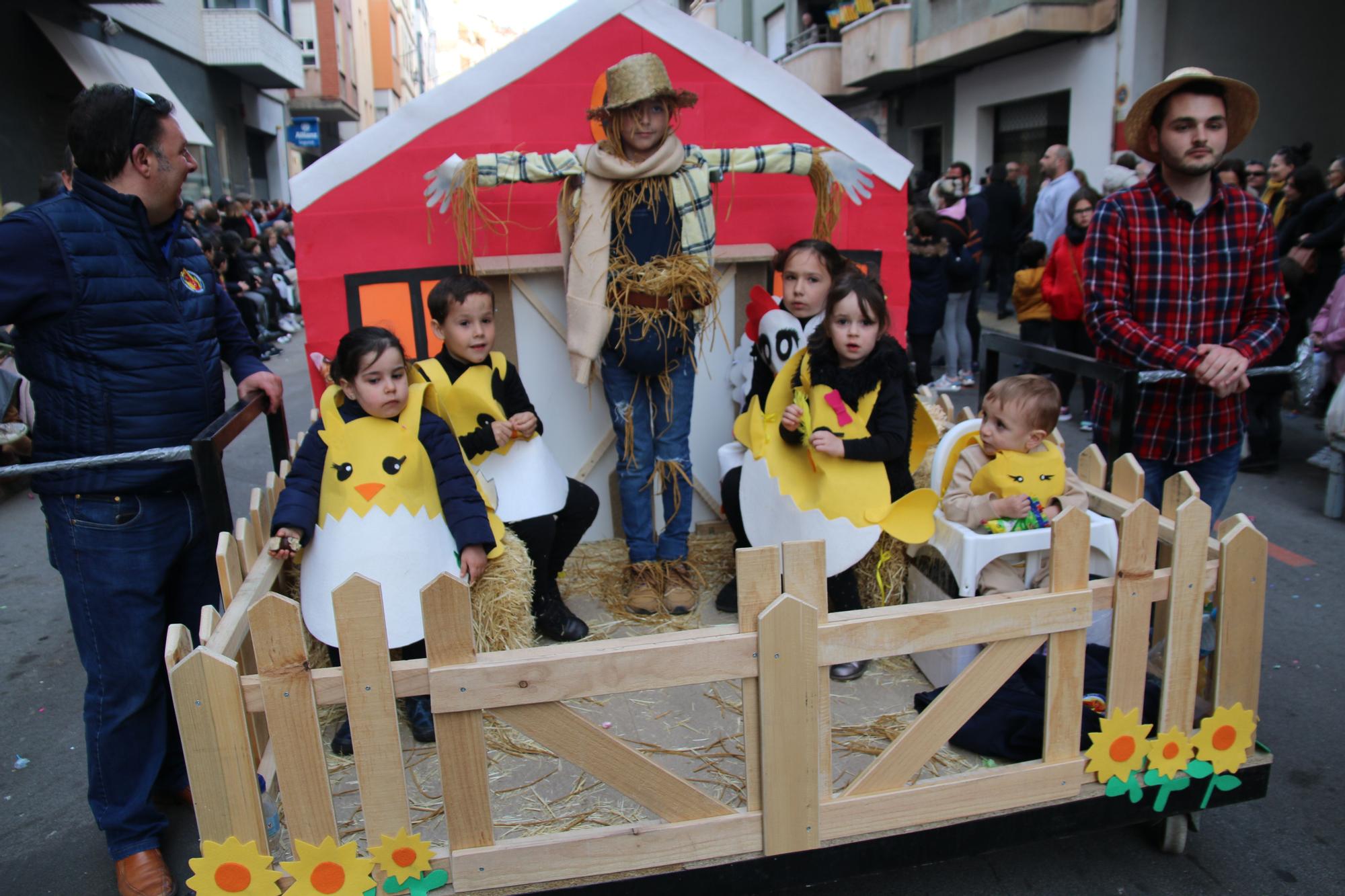 Búscate en las fotos del premio al Barri València en la cabalgata del Ninot infantil de Burriana