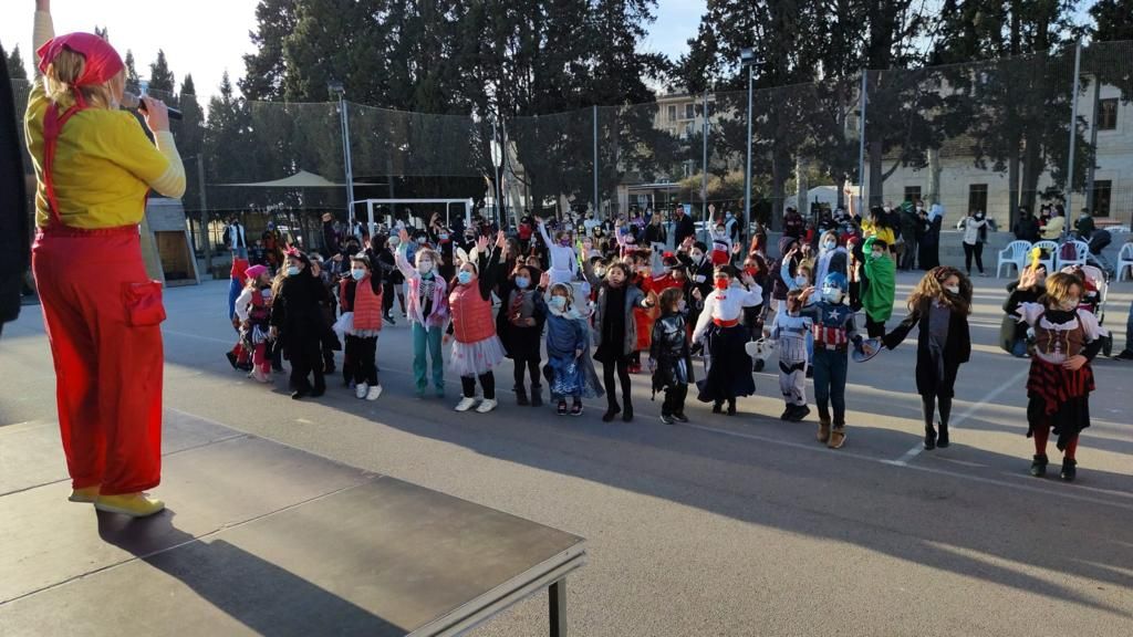 Disfraces para todos los gustos en los patios de los colegios de Manacor.