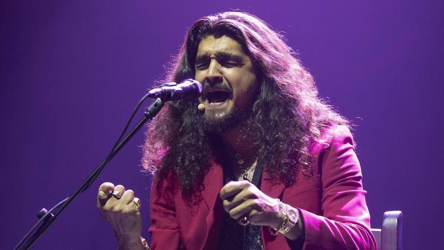 El cantaor Israel Fernández trae flamenco a la plaza de María Pita