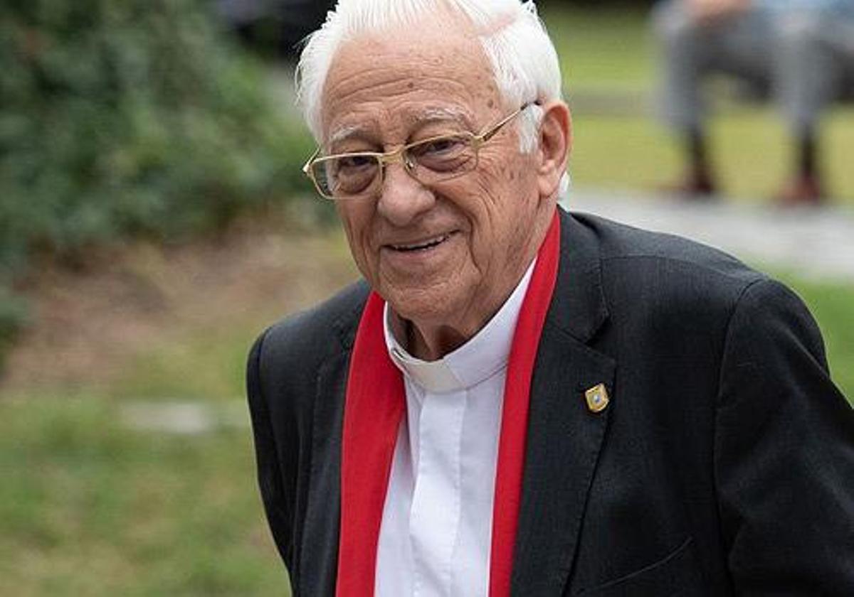 El Padre Ángel, fundador de Mensajeros de la Paz y pregonero de la Semana Santa de Torrevieja 2023