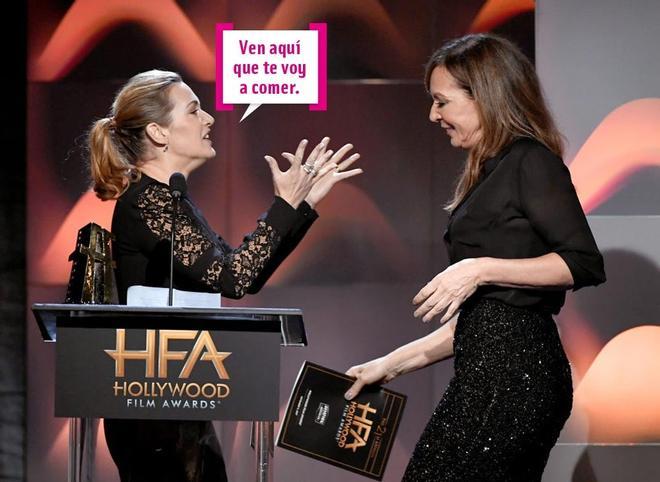 Kate Winslet, muy expresiva con la actriz Allison Janney