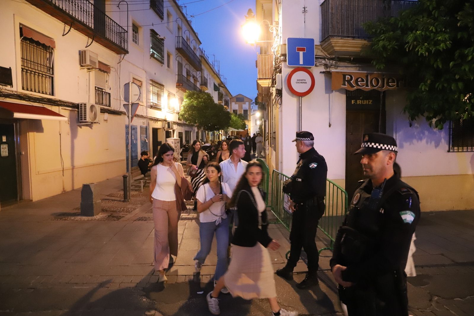 La tercera noche de cruces, en imágenes