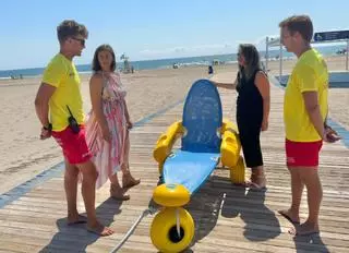 Tres nuevas sillas anfibias mejorarán la accesibilidad de las playas de Castelló