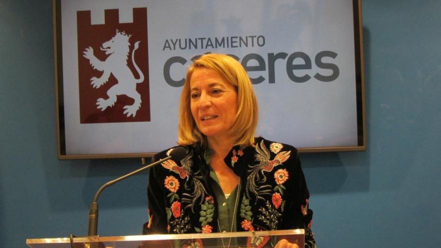 La alcaldesa de Cáceres espera que el consejero cuente la verdad de la mina