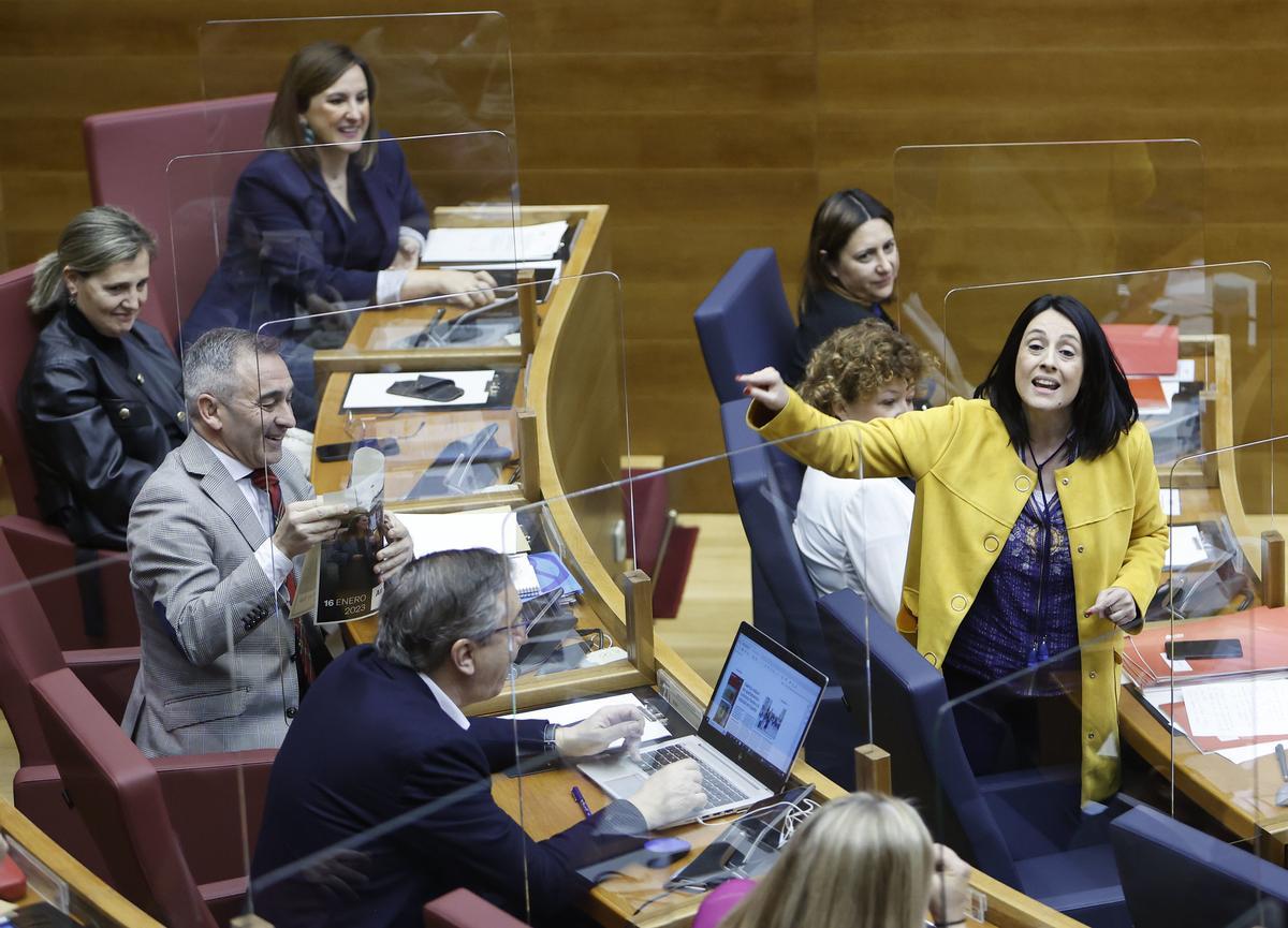 Torró debate con Barrachina en las Corts la legislatura pasada.