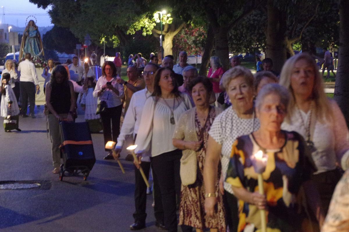 Las mejores imágenes del rosario con antorcha de la Santísima Virgen de las Cañas, en el Puerto de la Torre