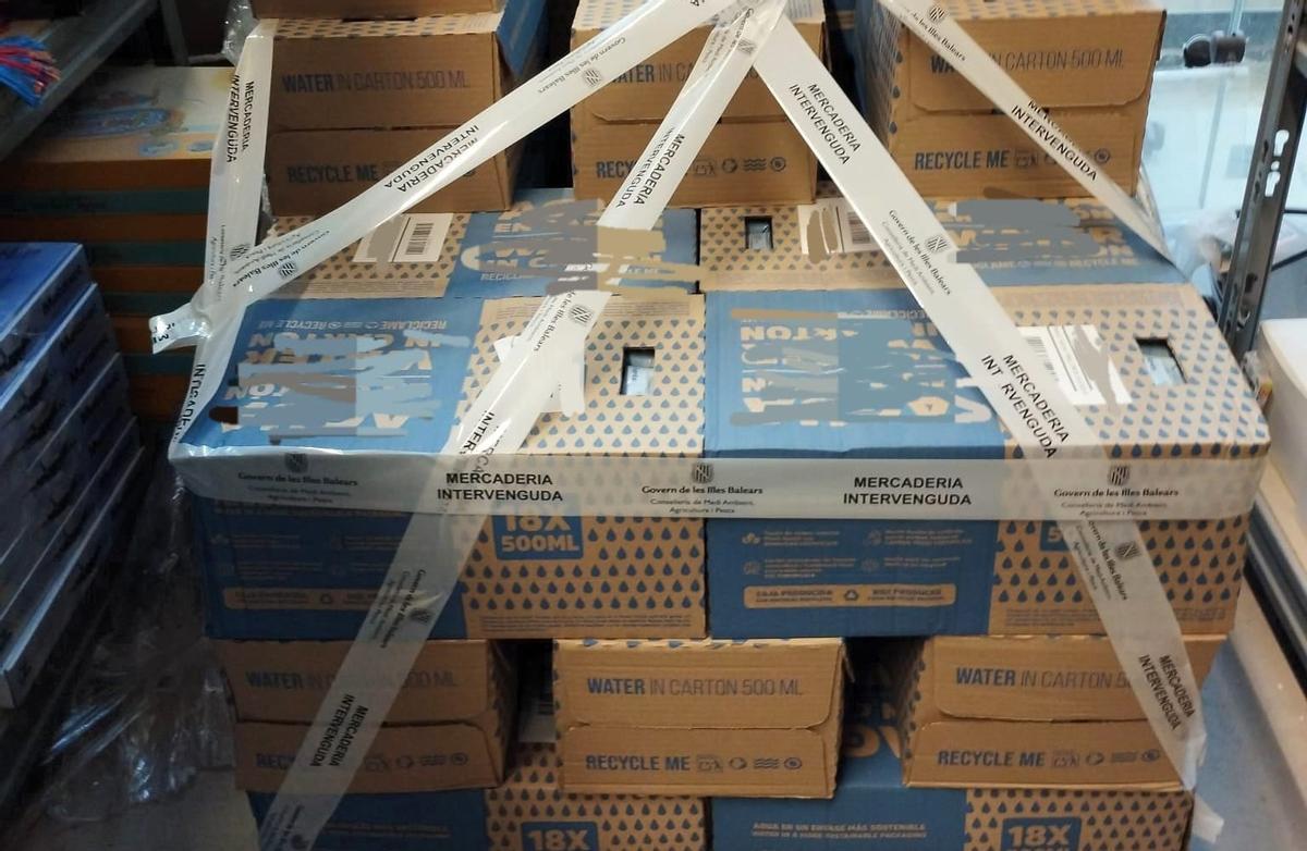 Intervienen más de 2.000 botellas de agua en el aeropuerto de Palma