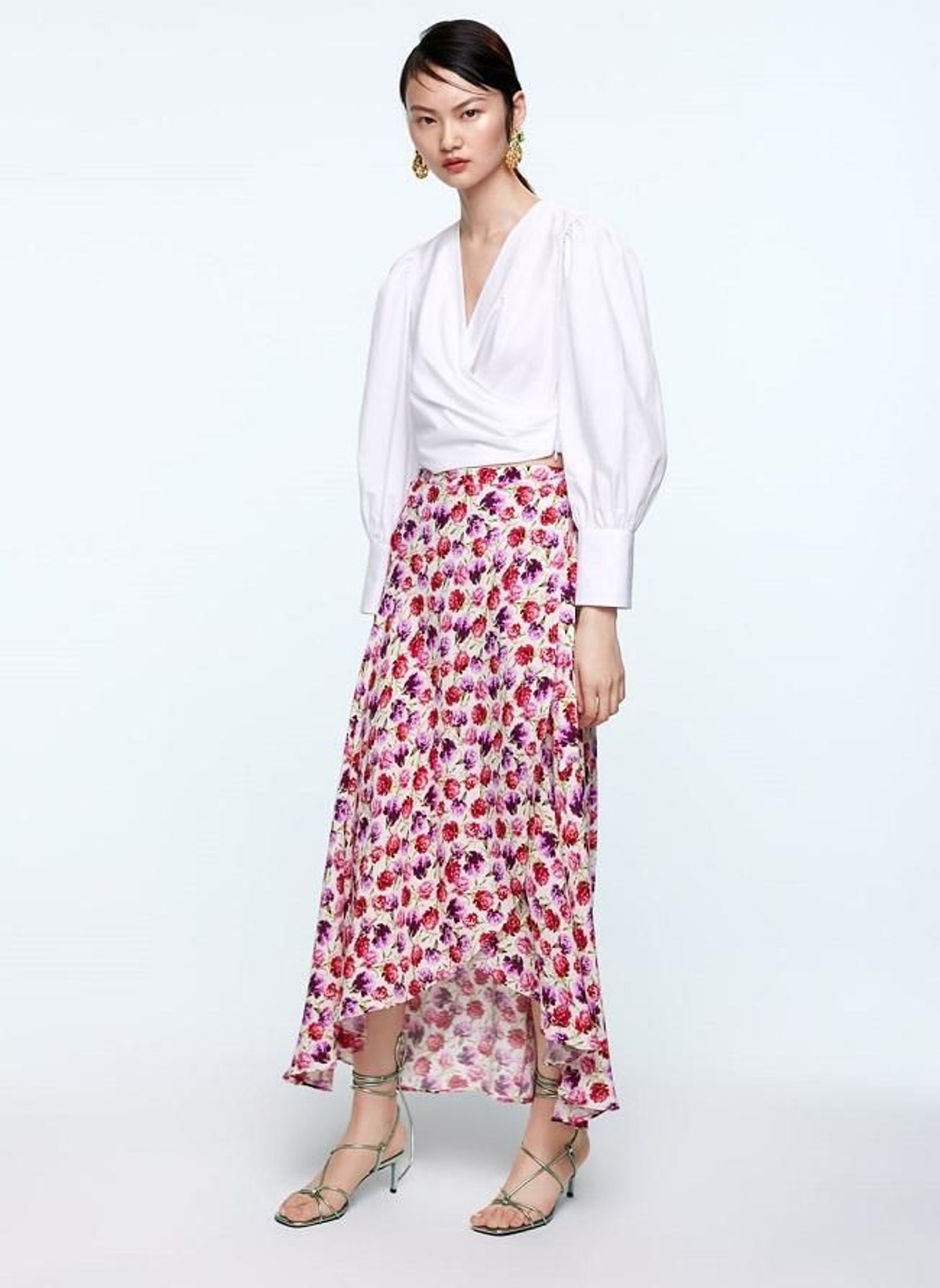 El look de Zara con falda pareo estampada