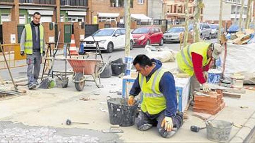 Trabajadores de Onda inician la zona deportiva al aire libre