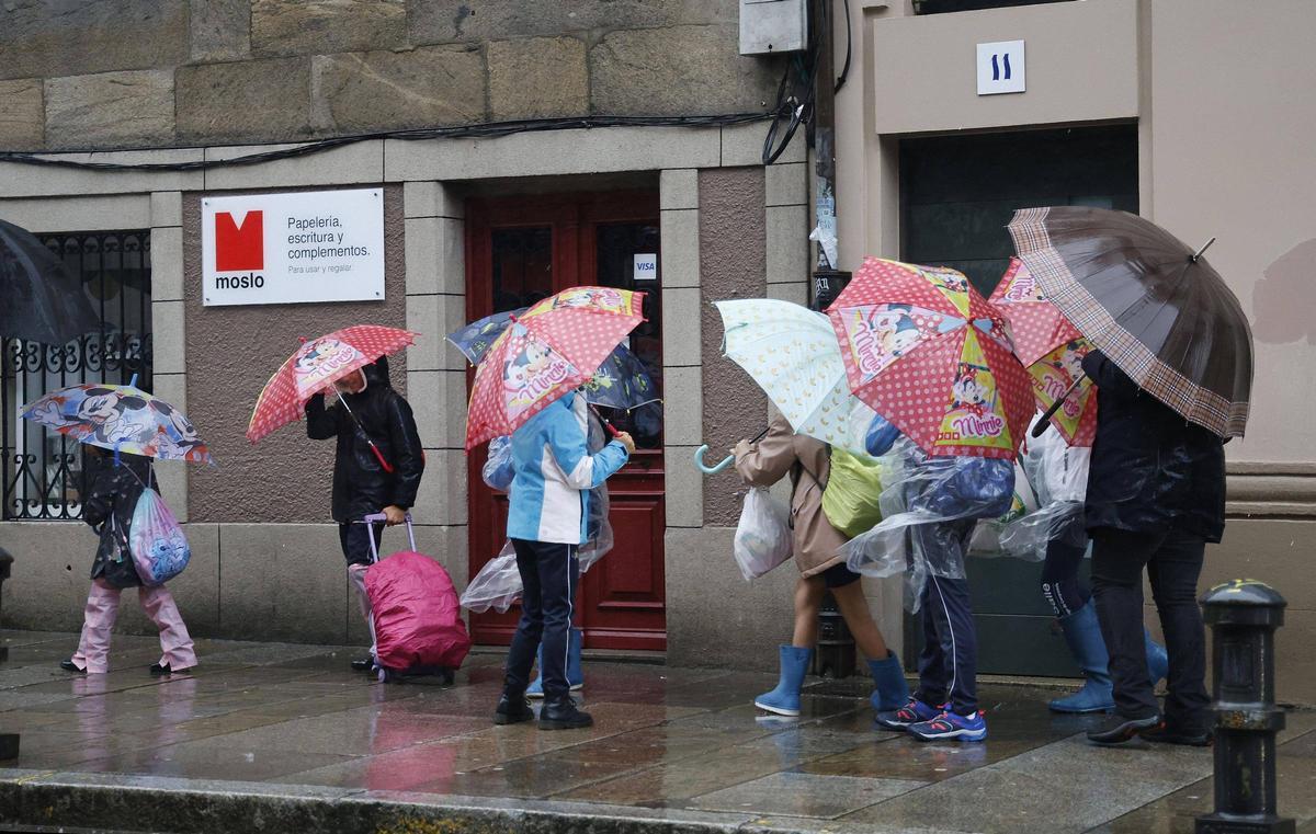 La intensa borrasca Kirk deja decenas de incidencias a su paso por Santiago