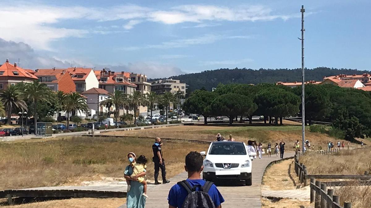 Ver para creer: un coche en pleno Paseo de Baltar