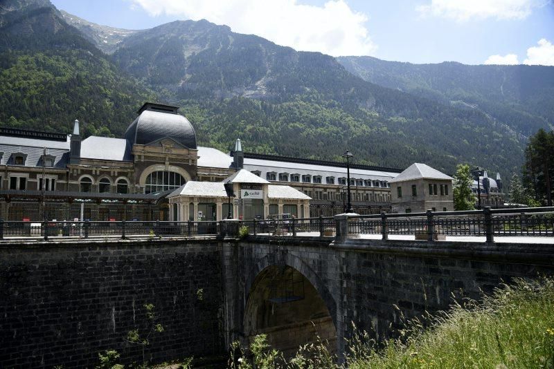 Reapertura de la línea ferroviaria internacional de Canfranc