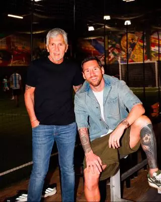 Messi sospesa la retirada en una carta pòstuma al pare