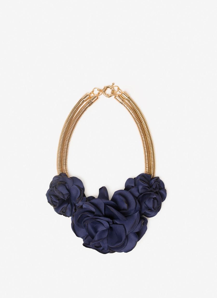 Uterqüe otoño-invierno 2016, gargantilla de flores