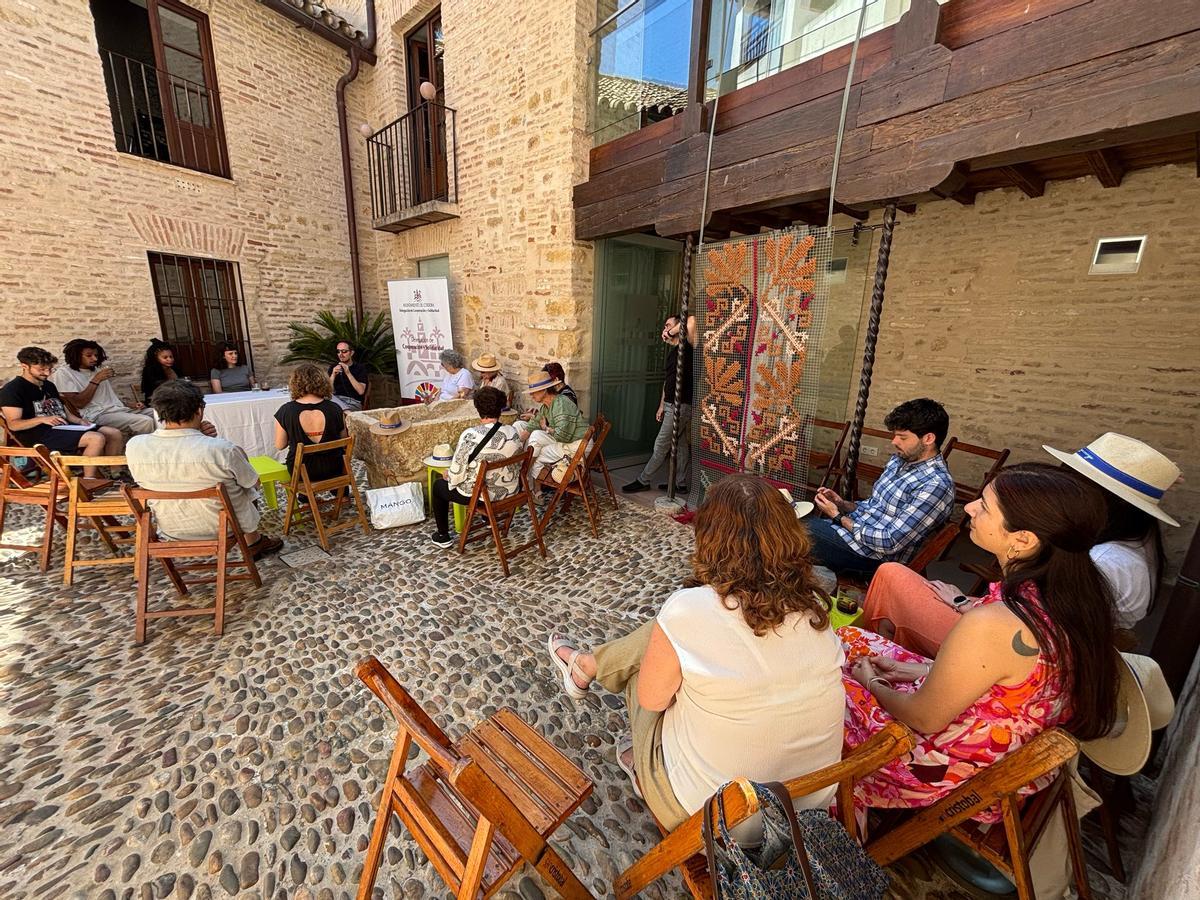 Encuentro con cineastas invitados a la extensión en Córdoba del Festival de Cine Africano de Tarifa-Tánger de 2025.