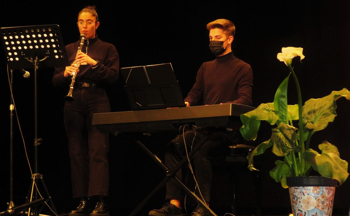 La gala estuvo amenizada por jóvenes músicos, alumnos del centro