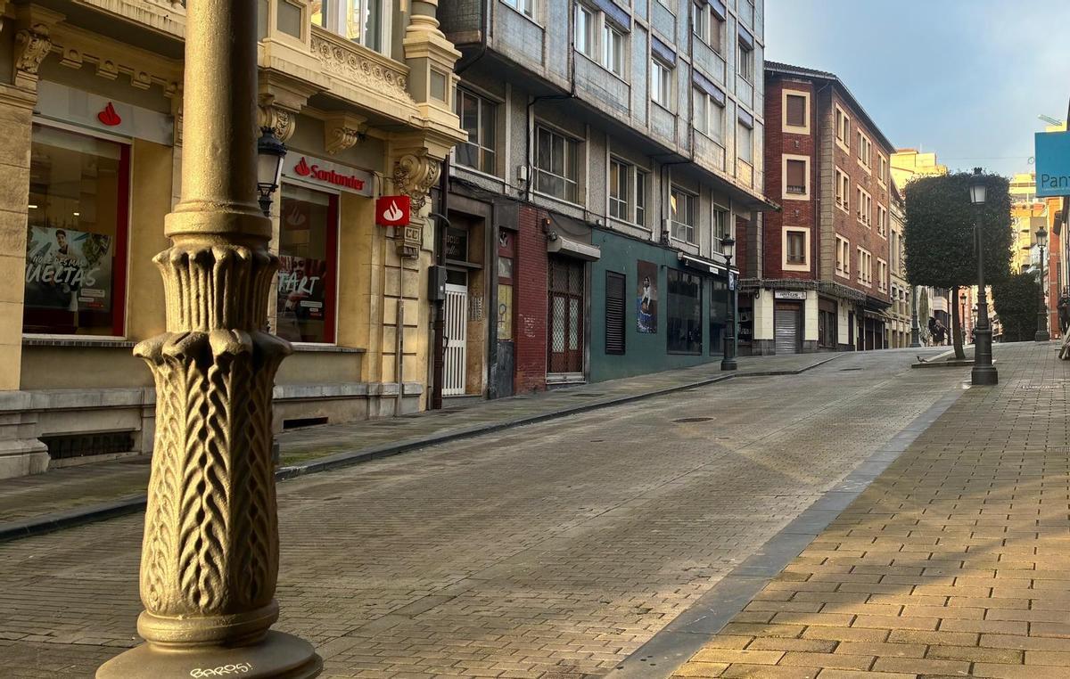 Calle de Carreño Miranda, en Sabugo, en las proximidades del cruce con La Estación.