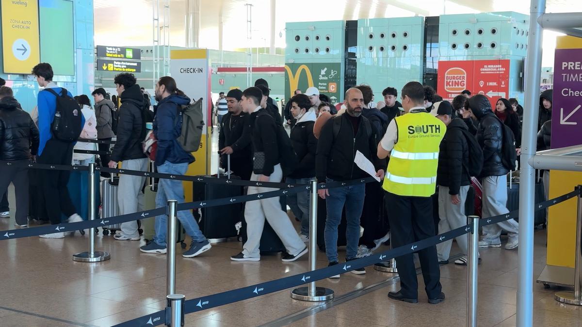 Ambiente en el Aeropuerto del Prat por vuelos cancelados a causa del temporal de vientos fuertes
