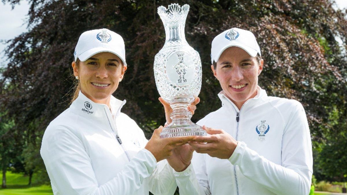 Azahara Muñoz y Carlota Ciganda sostienen la Copa Solheim