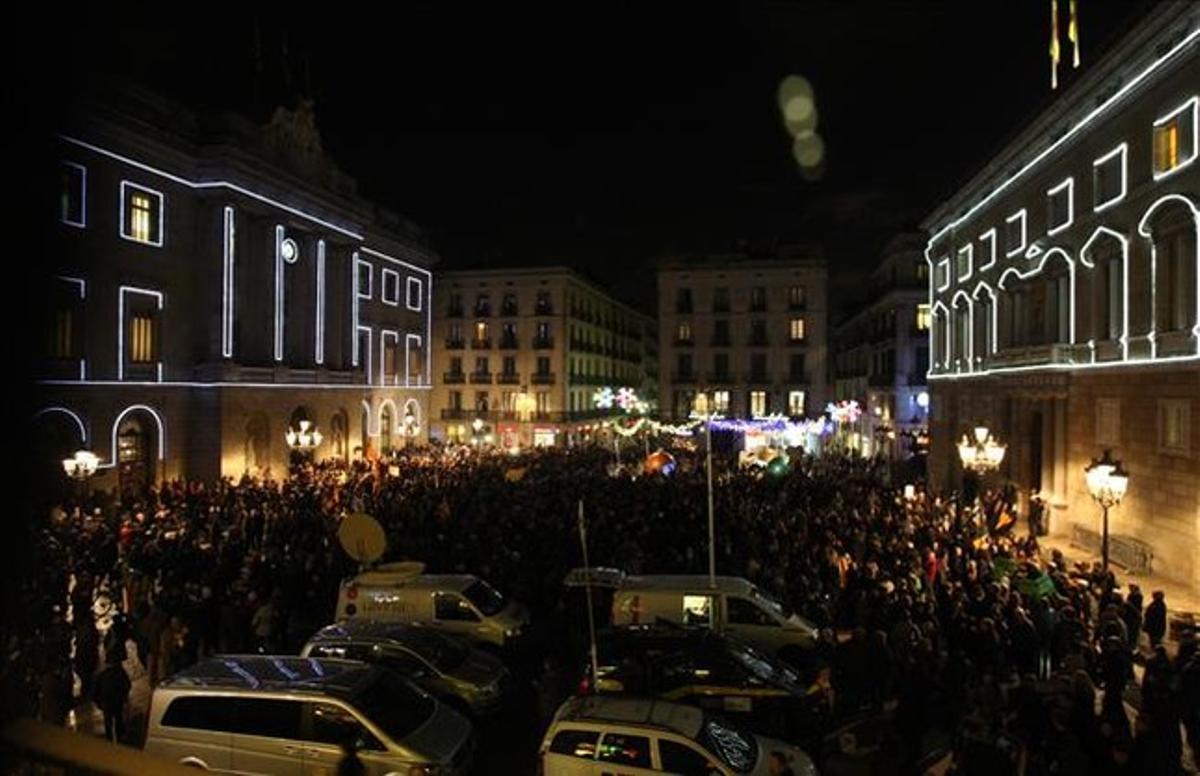 Manifestació de SomEscola a la plaça Sant Jaume de Barcelona.