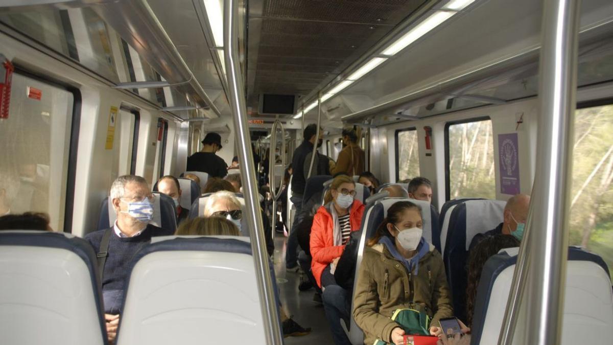 Interior del tren que salió ayer desde Palma a las 10.15 horas en dirección Inca.  | MIQUEL BOSCH