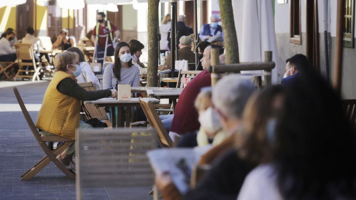 Terrazas de cafeterías en la zona de La Concepción, en La Laguna.