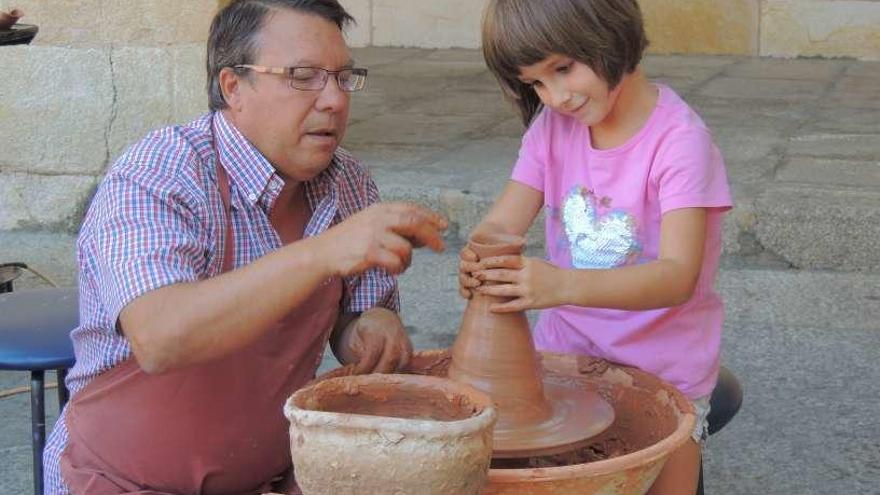 Los más pequeños aprendieron el oficio.