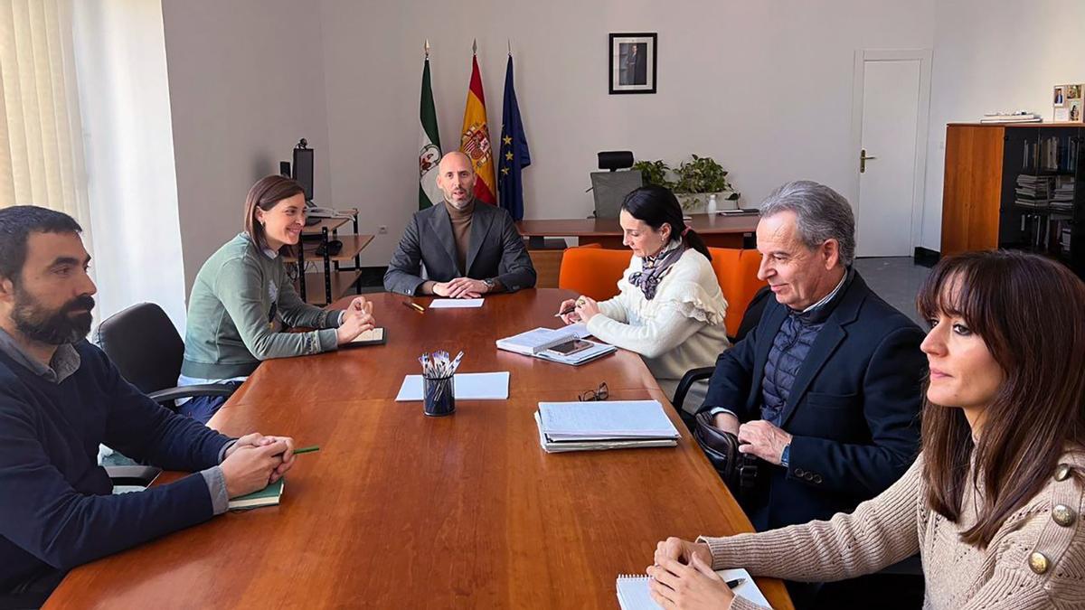 Reunión entre el Ayuntamiento de Priego y la Junta de Andalucía.