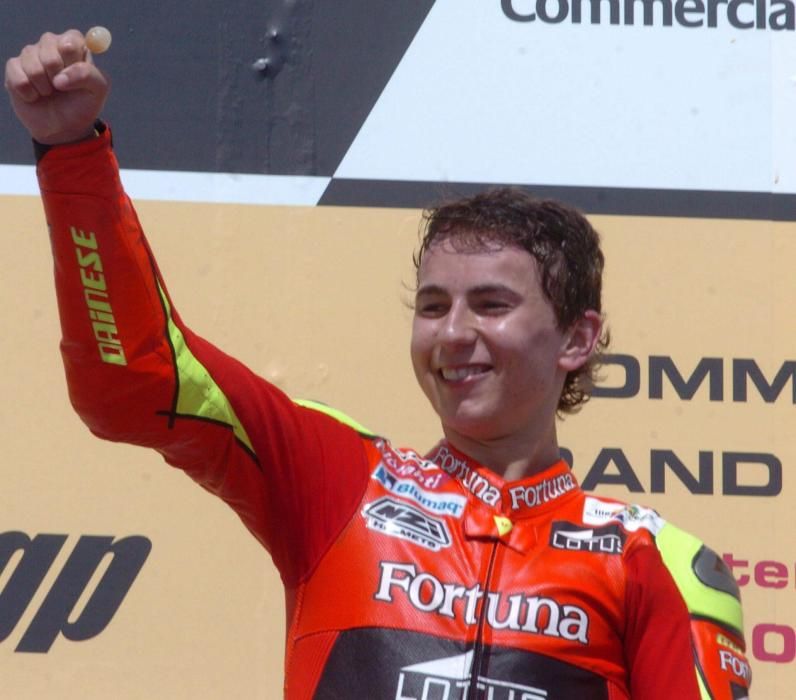 En el año 2007, Lorenzo logró su segundo título mundial, de nuevo en 250 cc con Aprilia.