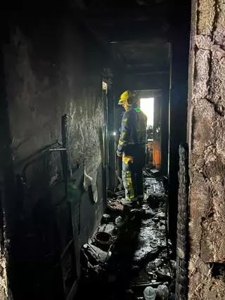 Muere una mujer y evacuadas treinta personas durante el incendio de un edificio en Tenerife