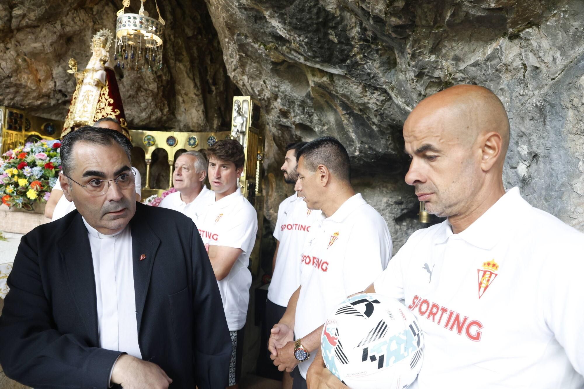 EN IMÁGENES: Visita del Sporting a La Santina en Covadonga