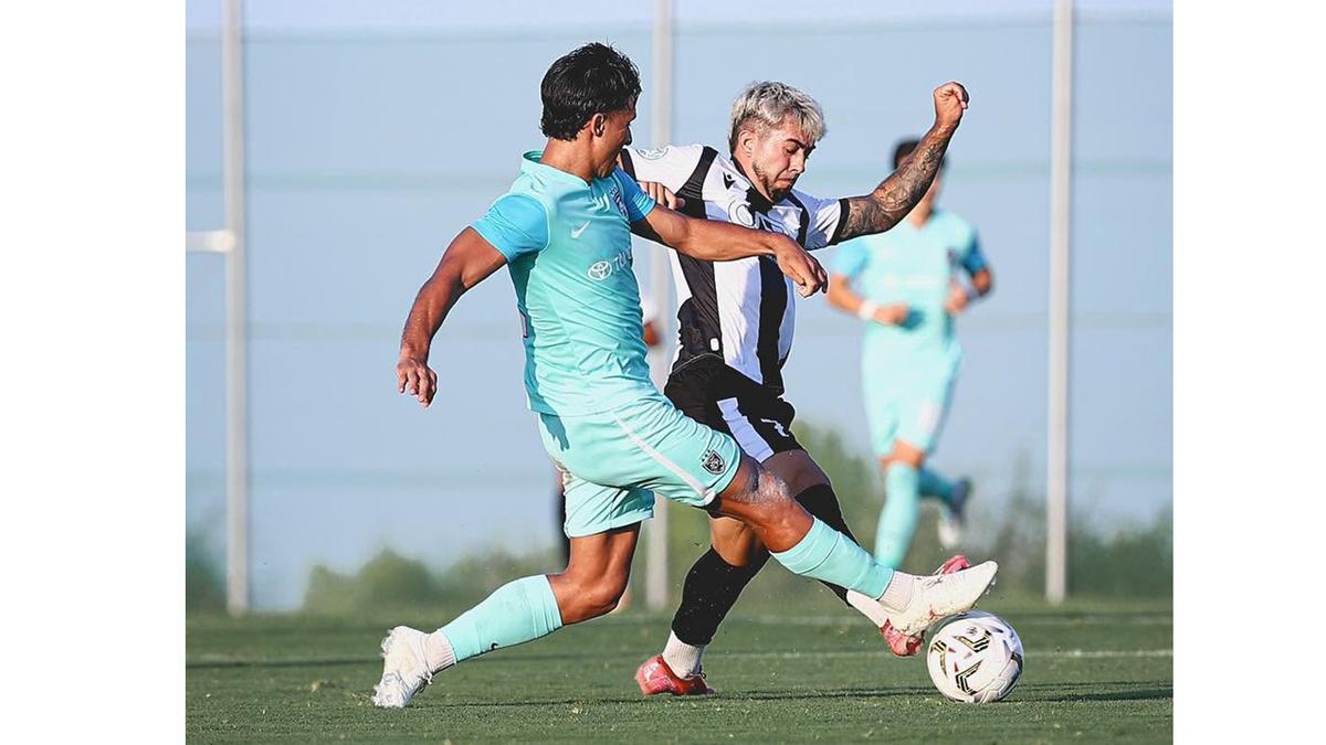 Lance del partido disputado el sábado a puerta cerrada contra el Johor de Malasia.