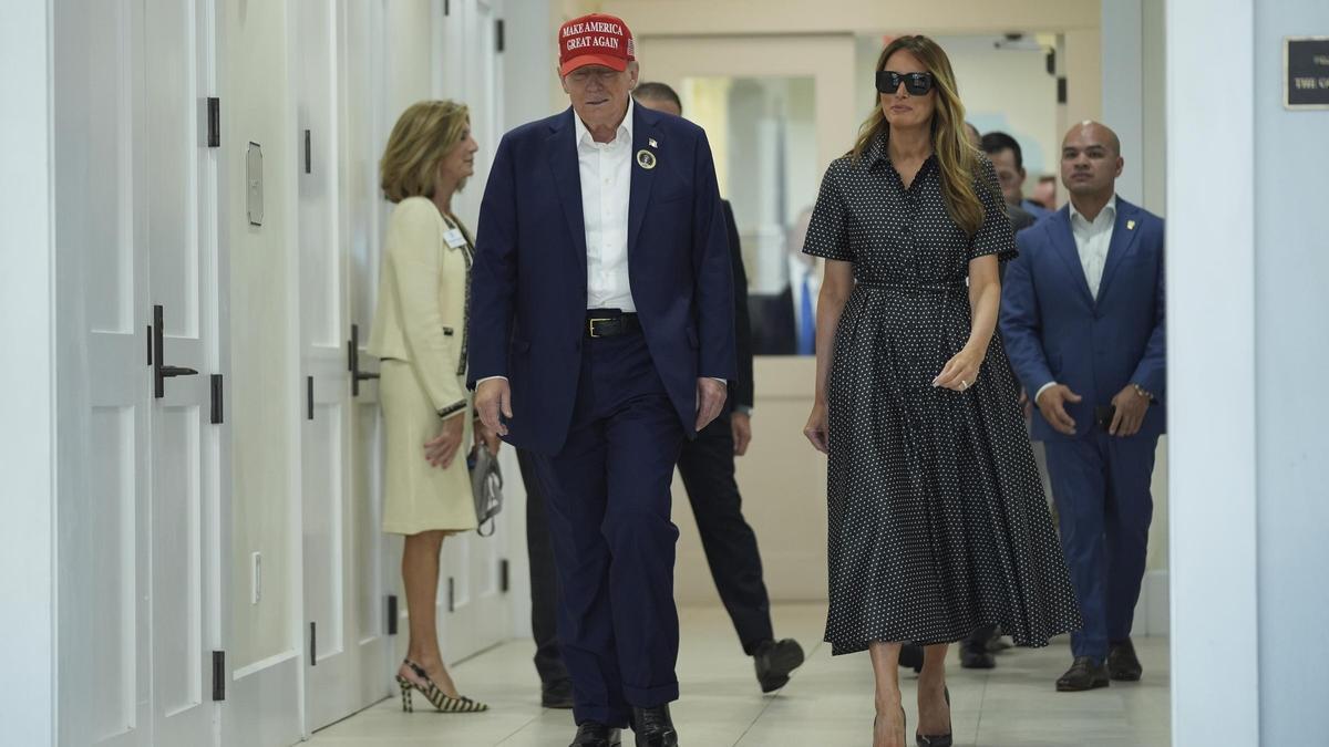 Donald Trump audió a votar acompañado de su mujer, Melania.