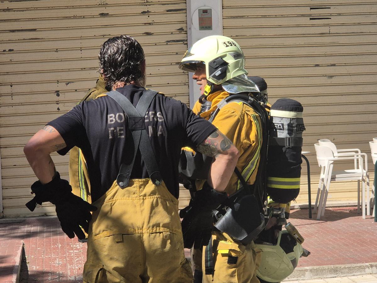 Desalojan un edificio de La Vileta por un incendio en una primera planta