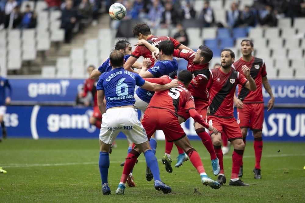 El partido entre el Real Oviedo y el Rayo Vallecano, en imágenes