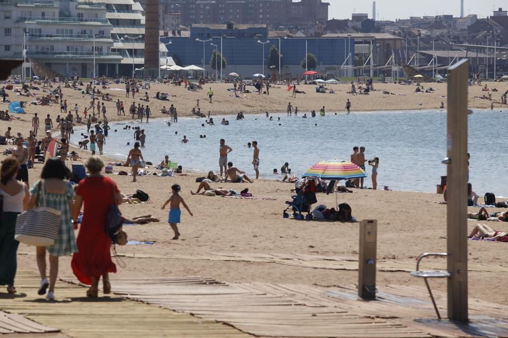 Sábado de playa en Asturias: parcelas de arenal