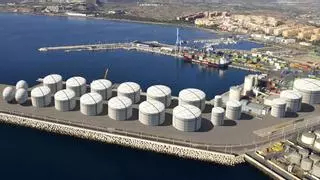 El Gobierno lleva al Constitucional el intento del Consell de impedir los macrodepósitos de combustible en el Puerto