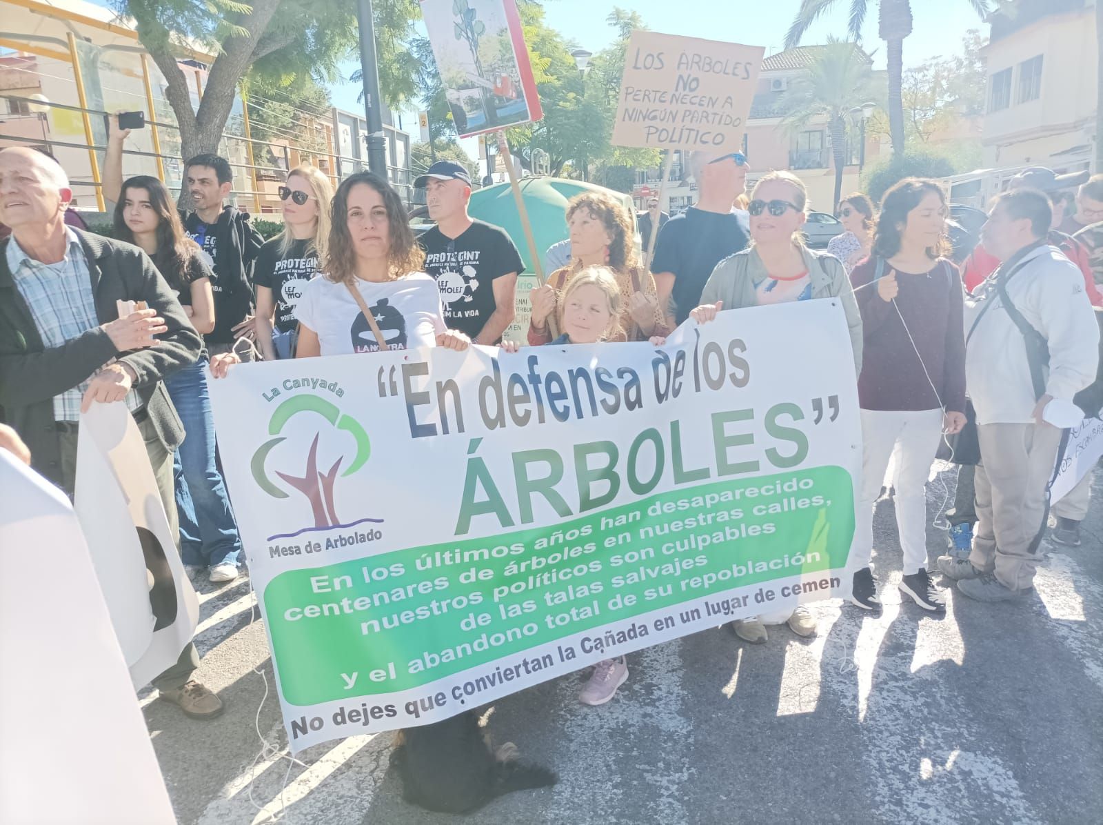Manifestación por unas aceras accesibles en La Canyada