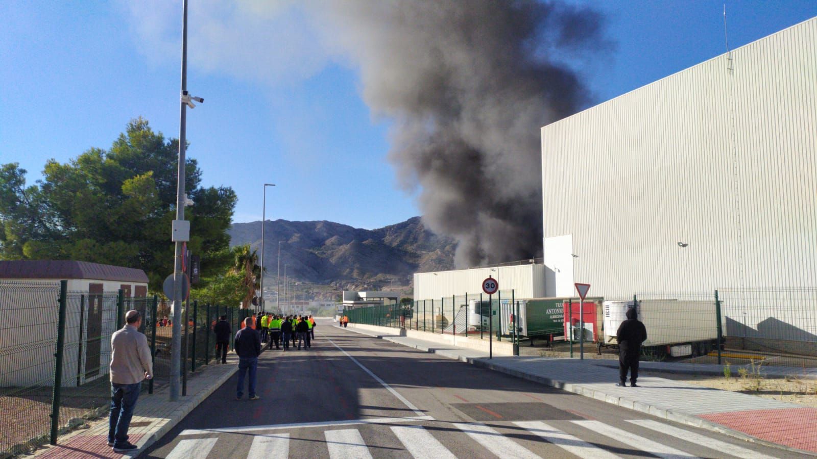 Incendio en una turronera de Xixona