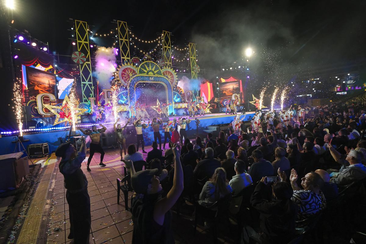 Obertura del espectáculo de la gala de la reina del Carnaval de Maspalomas.