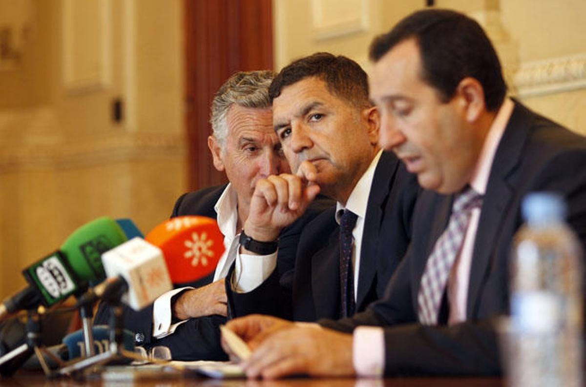 Plata, Llanes y Espejo presentaron ayer el CADE del puerto.