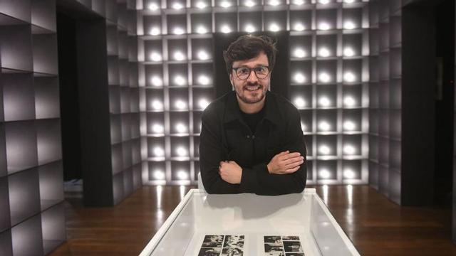 José María Mesías, en la muestra ‘La táctica del colibrí’, proyecto del grupo de investigación previo a la ‘spin off’ en la Seoane. |  | LOC