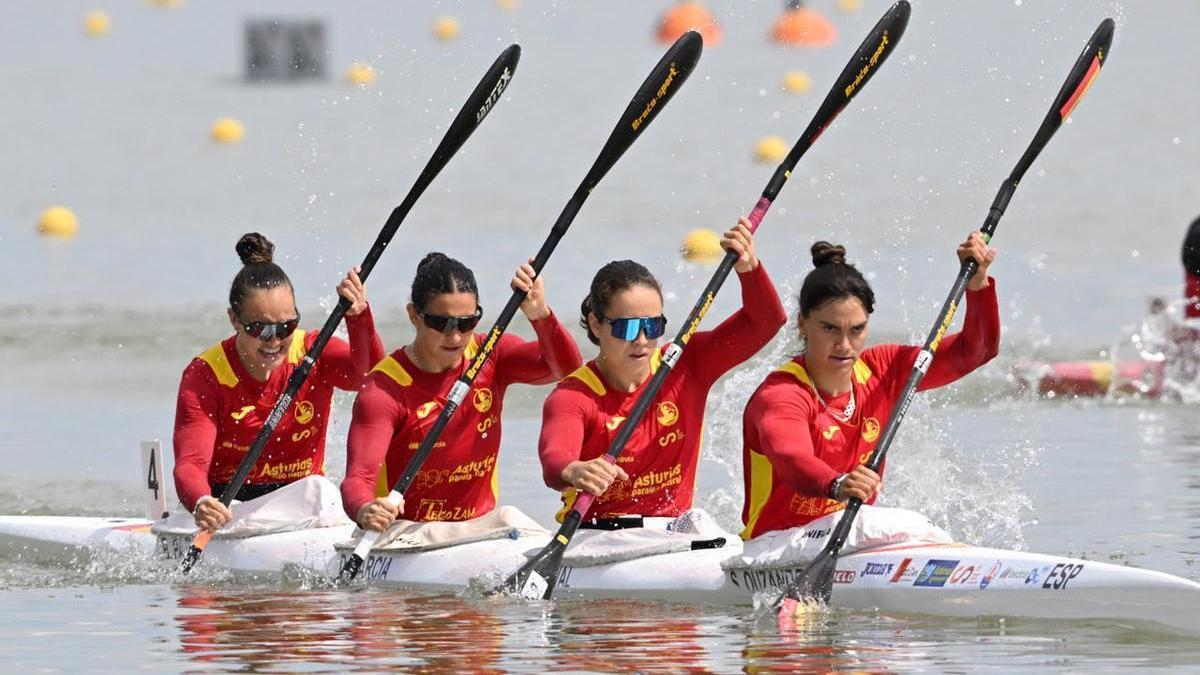 La embarcación formada por Sara Ouzande, Lucía Val, Daniela García y Bárbara Pardo
