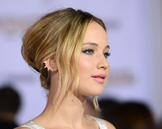 Jennifer Lawrence con ear cuff