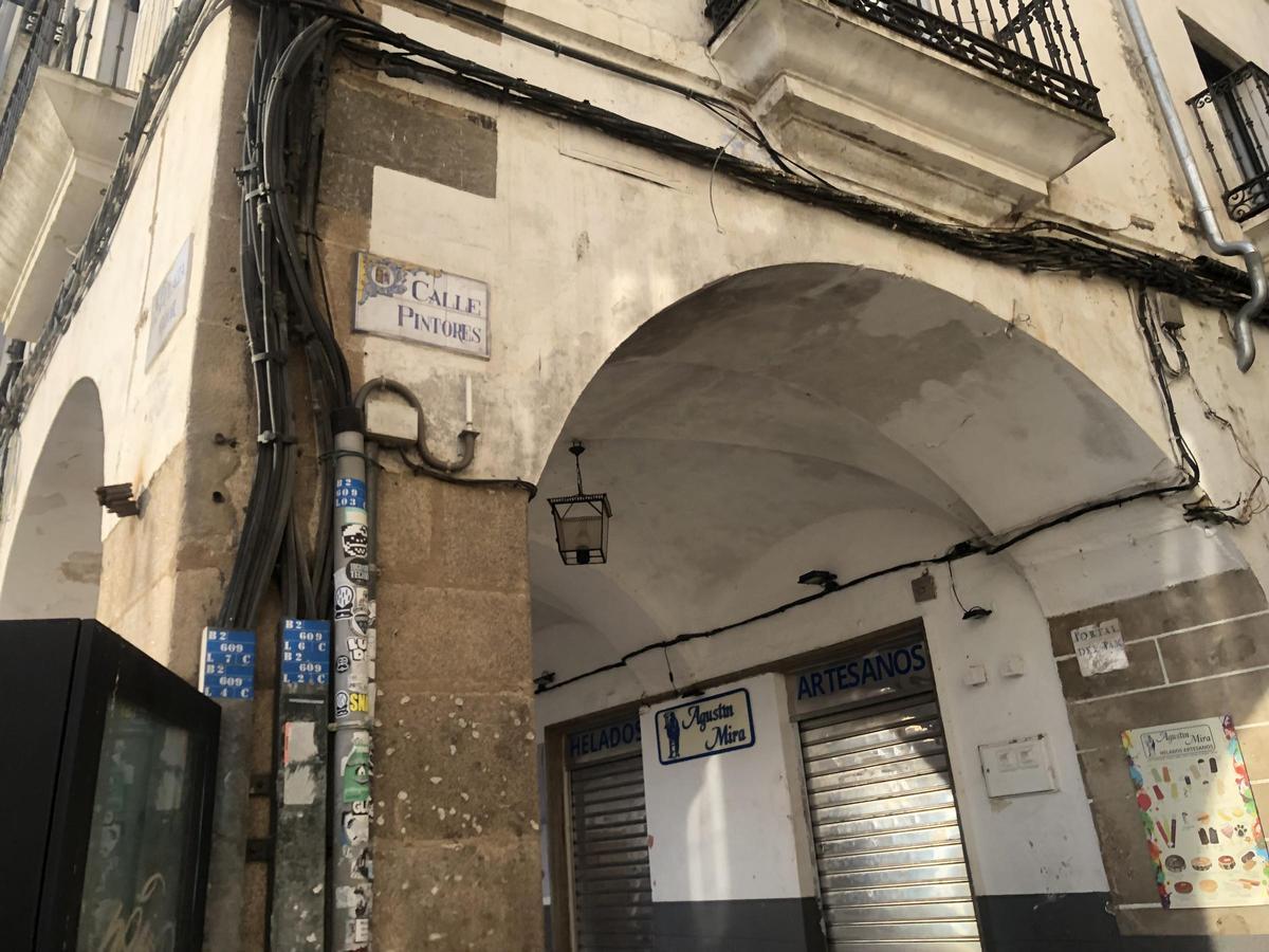 Fotogalería: Un paseo por la calle Pintores de Cáceres